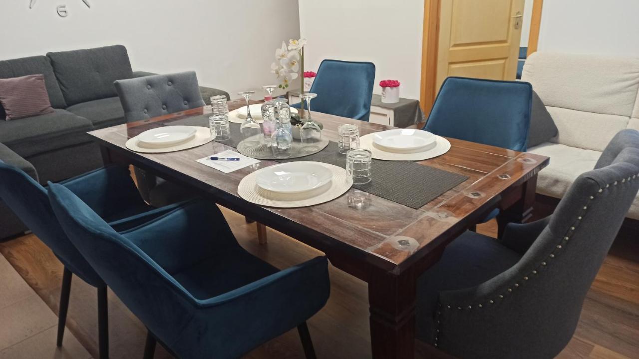 Varalja Apartman Tata Exterior photo