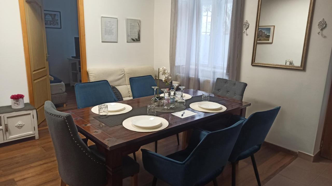 Varalja Apartman Tata Exterior photo