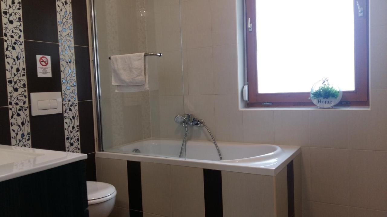 Varalja Apartman Tata Exterior photo